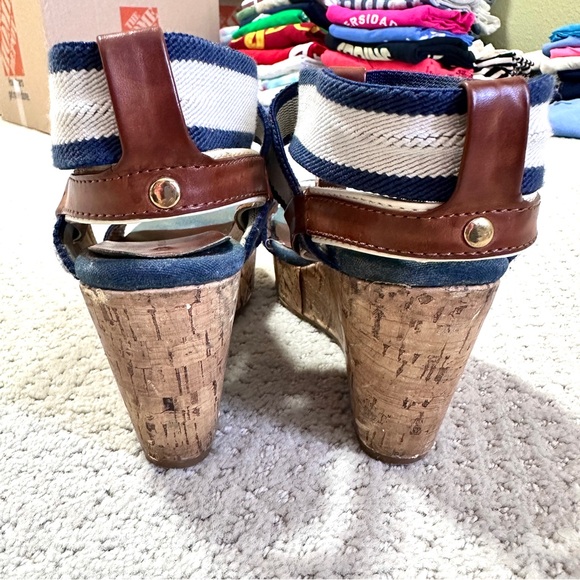 Stretchy Navy and White Wedge Heel - Picture 4 of 7